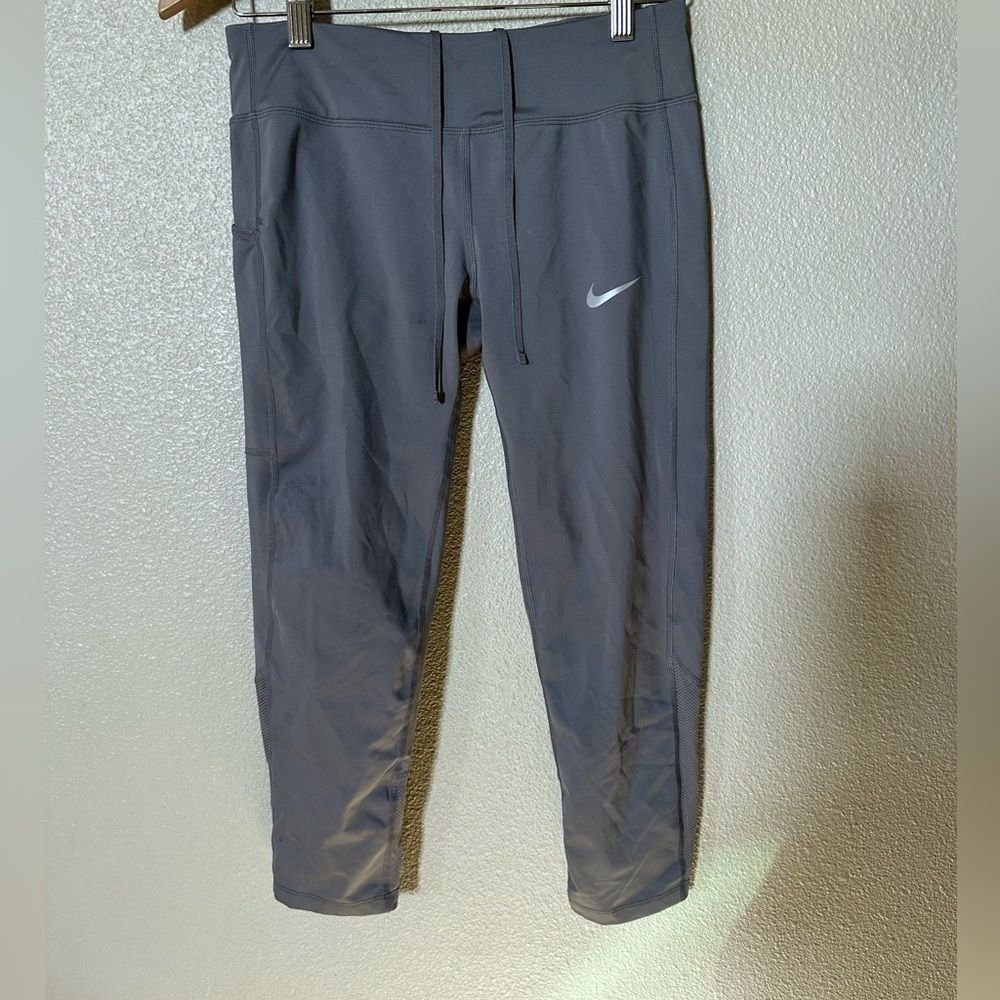 NWOT Nike Dry Fit Grey Crop Leggings Size S